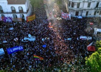 Milei říká, že LGBT+ protestující byli podváděni upravenou verzí jejich řeči - Mercopress