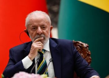 LULA LABYRIRTHITIS DEAGISSE AfTER CELK BADE - MERCEPRESS