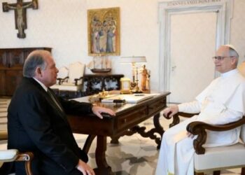 Argentinský ministr zahraničí se setkal s papežem Leo XIV - Mercopress