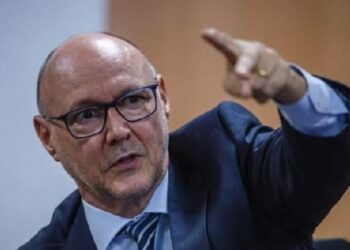 Vyžadují propuštění generálního ředitele zpravodajské služby - Mercopress