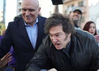 Milei delegace ukamenovaná protestujícími - Mercopress