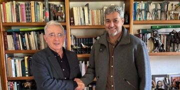 Bývalí prezidenti Abdo a Uribe analyzujú latinskoamerické otázky