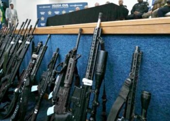 Legální zbraně z Paraguaye končí v rukou Rudého velitelství