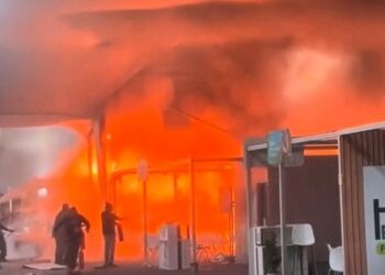 Činnosti pozastaveny kvůli požáru a evakuaci