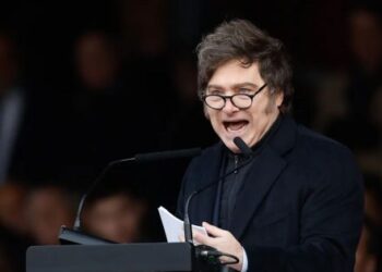 zpráva říká, že Milei propagovala soukromé podnikání a porušovala etické normy