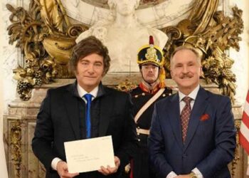 Milei přijímá amerického velvyslance v Casa Rosada