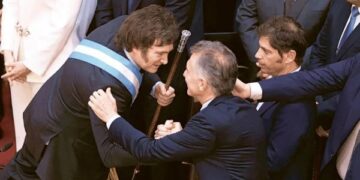 Milei má soukromou večeři s Macrim, zatímco klíčoví ministři rezignují 1 Milei má soukromou večeři s Macrim, zatímco klíčoví ministři rezignují