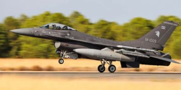 Uvítací ceremoniál F-16 přeložen kvůli počasí 1 Uvítací ceremoniál F-16 přeložen kvůli počasí