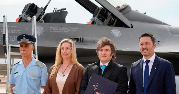 Milei dostává F-16 jako nové „anděly strážné“ Argentiny 65 Milei dostává F-16 jako nové „anděly strážné“ Argentiny