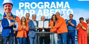 Petrobras podepisuje smlouvy za 2,8 miliardy R$ na stavbu lodí a obnovení brazilského námořního průmyslu 1 Petrobras podepisuje smlouvy za 2,8 miliardy R$ na stavbu lodí a obnovení brazilského námořního průmyslu