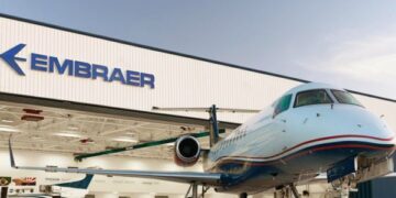 Indický konglomerát spojuje síly s Embraerem, aby vyráběl regionální letadla v Asii 60 Indický konglomerát spojuje síly s Embraerem, aby vyráběl regionální letadla v Asii