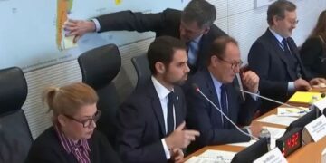 Argentinský velvyslanec žádá před francouzskými zákonodárci o zakrytí štítku „Falklandy“ na mapě 1 Argentinský velvyslanec žádá před francouzskými zákonodárci o zakrytí štítku „Falklandy“ na mapě