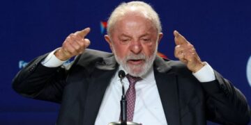 Lula po návratu z Panamy podstoupí operaci šedého zákalu na levém oku 51 Lula po návratu z Panamy podstoupí operaci šedého zákalu na levém oku