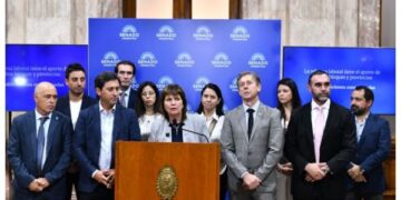 Dohodli se na změnách reformy práce a Senát o nich hlasuje na mimořádné schůzi 1 Dohodli se na změnách reformy práce a Senát o nich hlasuje na mimořádné schůzi