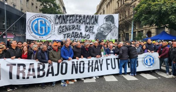 CGT vyzývá k 24hodinové generální stávce v den, kdy poslanci jednají o reformě práce v Milei 65 CGT vyzývá k 24hodinové generální stávce v den, kdy poslanci jednají o reformě práce v Milei