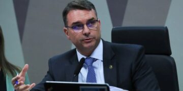 Flávio Bolsonaro ironizuje osud školy samby, která vyznamenala Lulu, a říká, že „příští“ bude on 51 Flávio Bolsonaro ironizuje osud školy samby, která vyznamenala Lulu, a říká, že „příští“ bude on