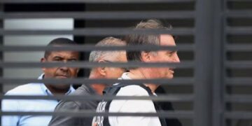 Bolsonaro opouští nemocnici a ze svého 27letého trestu si odpyká 90 dní doma 51 Bolsonaro opouští nemocnici a ze svého 27letého trestu si odpyká 90 dní doma