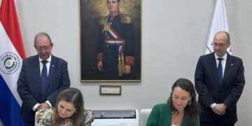 Námestníčka ministra zahraničných vecí Valeria Csukasiová pri podpise dohody medzi Mercosur-Singapur. Foto: Kancelária 1 Námestníčka ministra zahraničných vecí Valeria Csukasiová pri podpise dohody medzi Mercosur-Singapur. Foto: Kancelária