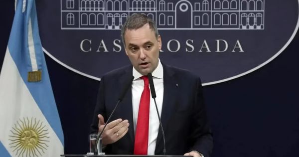 Náčelník štábu koupil byt za 230 000 USD, který jeho deklarovaný příjem neospravedlňuje 65 Náčelník štábu koupil byt za 230 000 USD, který jeho deklarovaný příjem neospravedlňuje