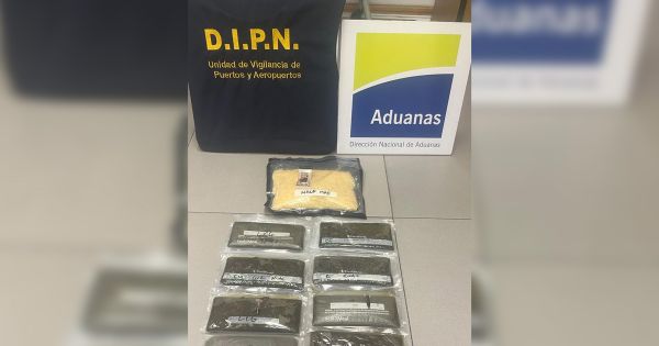 Balíky s drogami odoslané z USA sú zachytené v Uruguaji; dvaja odsúdení za obchodovanie s drogami 65 Balíky s drogami odoslané z USA sú zachytené v Uruguaji; dvaja odsúdení za obchodovanie s drogami