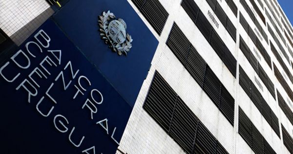 Centrálna banka Uruguaja znižuje sadzbu na 5,75 % a monitoruje dopad konfliktu na Blízkom východe 65 Centrálna banka Uruguaja znižuje sadzbu na 5,75 % a monitoruje dopad konfliktu na Blízkom východe