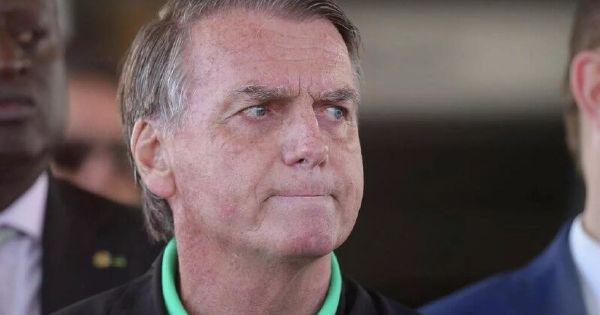 Bolsonaro je přijat na jednotku intenzivní péče a jeho rodina žádá znovu domácí vězení 65 Bolsonaro je přijat na jednotku intenzivní péče a jeho rodina žádá znovu domácí vězení
