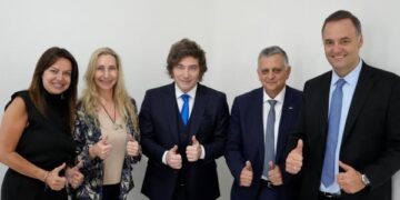 Adorniho skandál, skeptické trhy a porážka v „kulturní bitvě“ 1 Adorniho skandál, skeptické trhy a porážka v „kulturní bitvě“