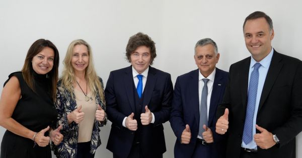 Adorniho skandál, skeptické trhy a porážka v „kulturní bitvě“ 65 Adorniho skandál, skeptické trhy a porážka v „kulturní bitvě“