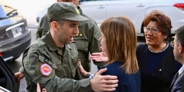 Patricia Bullrich přijímá Nahuela Galla v Senátu a zpochybňuje roli AFA při jeho propuštění 1 Patricia Bullrich přijímá Nahuela Galla v Senátu a zpochybňuje roli AFA při jeho propuštění