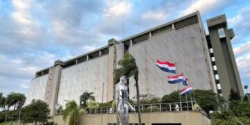 Centrálna banka znižuje sadzby kvôli inflácii pod cieľom 51 Centrálna banka znižuje sadzby kvôli inflácii pod cieľom