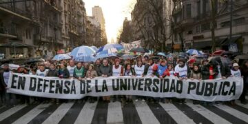 Spravedlnost vyžaduje přehodnocení univerzitních platů uprostřed učitelských stávek 1 Spravedlnost vyžaduje přehodnocení univerzitních platů uprostřed učitelských stávek