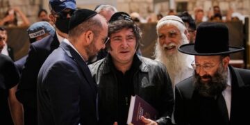 Milei podepisuje dohody s Izraelem, slibuje přestěhovat ambasádu do Jeruzaléma a popisuje marxismus jako „satanský“ 1 Milei podepisuje dohody s Izraelem, slibuje přestěhovat ambasádu do Jeruzaléma a popisuje marxismus jako „satanský“