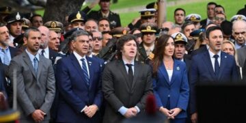 Milei předsedá uctění pocty těm, kteří zemřeli na Falklandách/Malvínách v kontextu uvolnění s Londýnem 1 Milei předsedá uctění pocty těm, kteří zemřeli na Falklandách/Malvínách v kontextu uvolnění s Londýnem