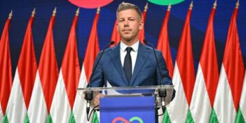 Novozvolený premiér Maďarska odsudzuje, že oligarchovia napojení na Orbána prevádzajú finančné prostriedky do Uruguaja a iných destinácií 51 Novozvolený premiér Maďarska odsudzuje, že oligarchovia napojení na Orbána prevádzajú finančné prostriedky do Uruguaja a iných destinácií