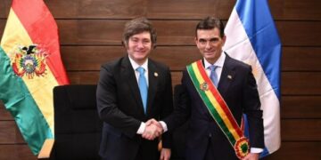 Paz děkuje Milei za vyslání letadel Hercules, aby přivezla jídlo do zablokovaných měst Bolívie 1 Paz děkuje Milei za vyslání letadel Hercules, aby přivezla jídlo do zablokovaných měst Bolívie