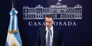 Poslanec požaduje zatčení Adorniho za údajné nátlak na svědka v případu nezákonného obohacování 1 Poslanec požaduje zatčení Adorniho za údajné nátlak na svědka v případu nezákonného obohacování