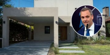 Dodavatel svědčil, že mu Adorni zaplatil 245 000 $ v hotovosti za přestavbu jeho domu; vláda toto číslo odmítá 1 Dodavatel svědčil, že mu Adorni zaplatil 245 000 $ v hotovosti za přestavbu jeho domu; vláda toto číslo odmítá