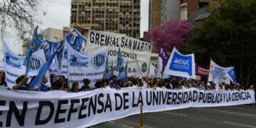 Argentina zažívá nový den univerzitních protestů, zatímco vláda po pochodu slibuje dialog 1 Argentina zažívá nový den univerzitních protestů, zatímco vláda po pochodu slibuje dialog
