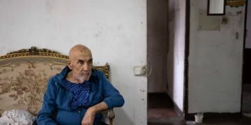 Uruguajčan prepustený z väzenia vo Venezuele žil na chodbe svojej budovy po tom, čo našiel jeho dom obývaný jeho únoscom 1 Uruguajčan prepustený z väzenia vo Venezuele žil na chodbe svojej budovy po tom, čo našiel jeho dom obývaný jeho únoscom