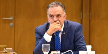 Uruguajská opozícia obviňuje Orsiho z toho, že sa po jeho odpovedi na zľavu na nákladné vozidlo „vysral“ 1 Uruguajská opozícia obviňuje Orsiho z toho, že sa po jeho odpovedi na zľavu na nákladné vozidlo „vysral“