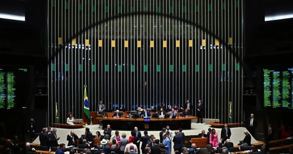 Komise brazilských poslanců schválila snížení trestního věku zletilosti na 16 let 65 Komise brazilských poslanců schválila snížení trestního věku zletilosti na 16 let