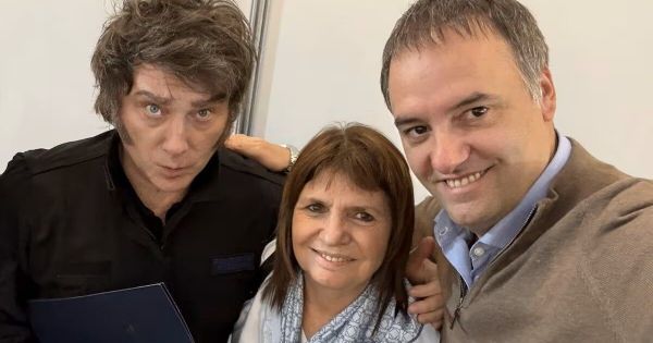 Adorniho přiznání prohlubuje rozdělení v Mileiově kabinetu a opozice se ho snaží odsoudit 65 Adorniho přiznání prohlubuje rozdělení v Mileiově kabinetu a opozice se ho snaží odsoudit