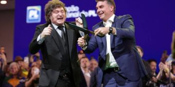 Milei podporuje kandidaturu Flávia Bolsonara a vyvolává reakci brazilské vládnoucí strany 1 Milei podporuje kandidaturu Flávia Bolsonara a vyvolává reakci brazilské vládnoucí strany