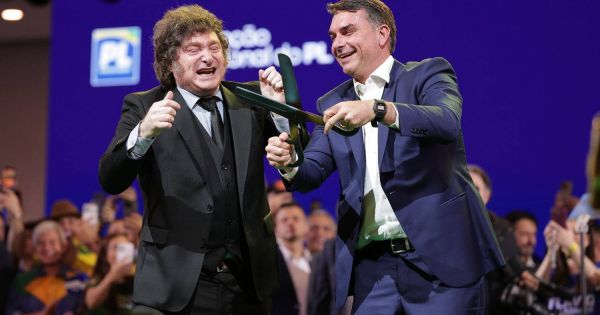 Milei podporuje kandidaturu Flávia Bolsonara a vyvolává reakci brazilské vládnoucí strany 65 Milei podporuje kandidaturu Flávia Bolsonara a vyvolává reakci brazilské vládnoucí strany