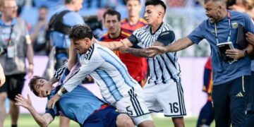 FIFA zahajuje řízení proti třem argentinským hráčům, technickému asistentovi a Gavi 1 FIFA zahajuje řízení proti třem argentinským hráčům, technickému asistentovi a Gavi