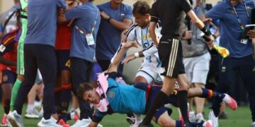 Argentinští hráči se dostanou do rvačky a po prohraném finále uhradí cenu 1 Argentinští hráči se dostanou do rvačky a po prohraném finále uhradí cenu
