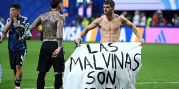 FIFA by mohla potrestat Argentinu za vlajku nad Falklandy poté, co porazila Anglii 1 FIFA by mohla potrestat Argentinu za vlajku nad Falklandy poté, co porazila Anglii
