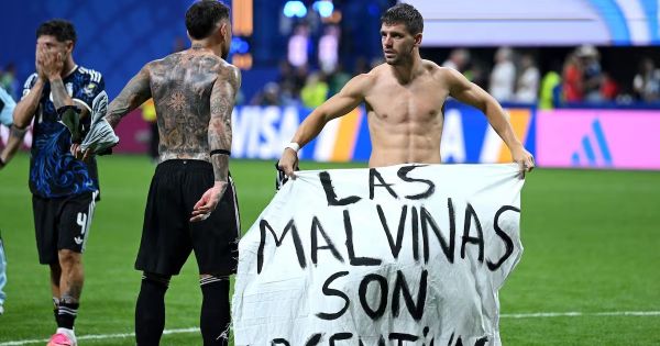 FIFA by mohla potrestat Argentinu za vlajku nad Falklandy poté, co porazila Anglii 65 FIFA by mohla potrestat Argentinu za vlajku nad Falklandy poté, co porazila Anglii
