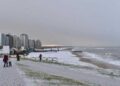 Sníh pokrývá Mar del Plata uprostřed rekordní polární vlny, která zasáhla Argentinu 66 Sníh pokrývá Mar del Plata uprostřed rekordní polární vlny, která zasáhla Argentinu