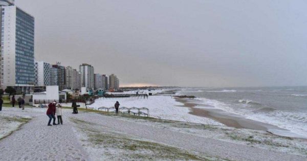 Sníh pokrývá Mar del Plata uprostřed rekordní polární vlny, která zasáhla Argentinu 65 Sníh pokrývá Mar del Plata uprostřed rekordní polární vlny, která zasáhla Argentinu